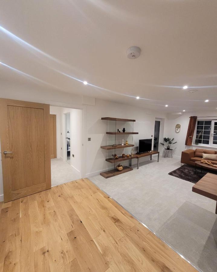 Luxury 1 Bed Apartment In The Heart Of Rochester Wainscot Exterior foto